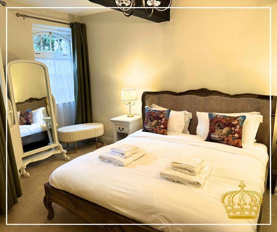 The Old Crown Coaching Inn Swindon Exteriör bild